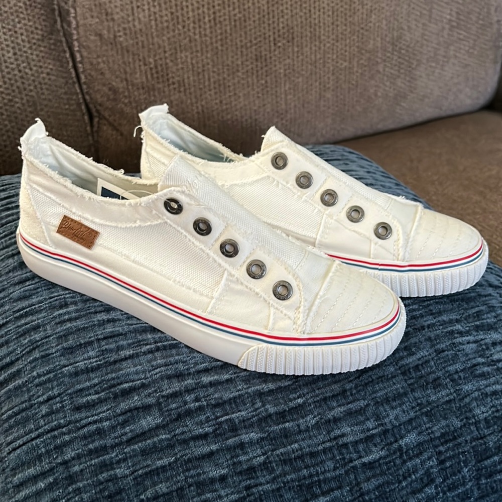 Blowfish white tennis shoes slip on NWT 8
